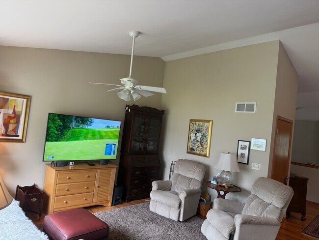 Foto del edificio - 2316 Lake Woods Way