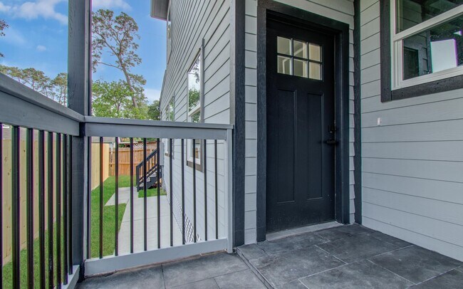 Foto del edificio - 6531 Rosemary Ln