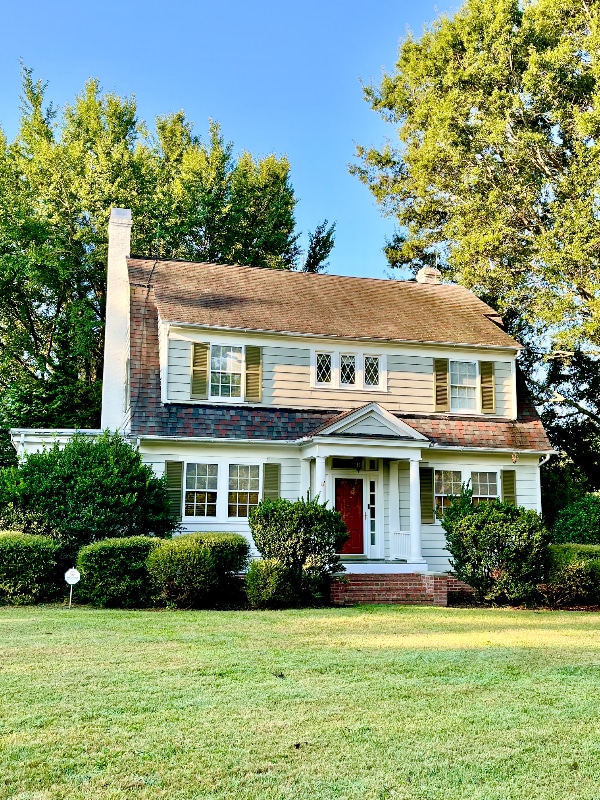 Foto del edificio - 244 Meadowbrook Rd