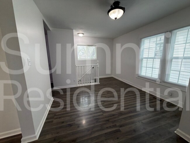 Foto del edificio - 2826 Taylor Blvd