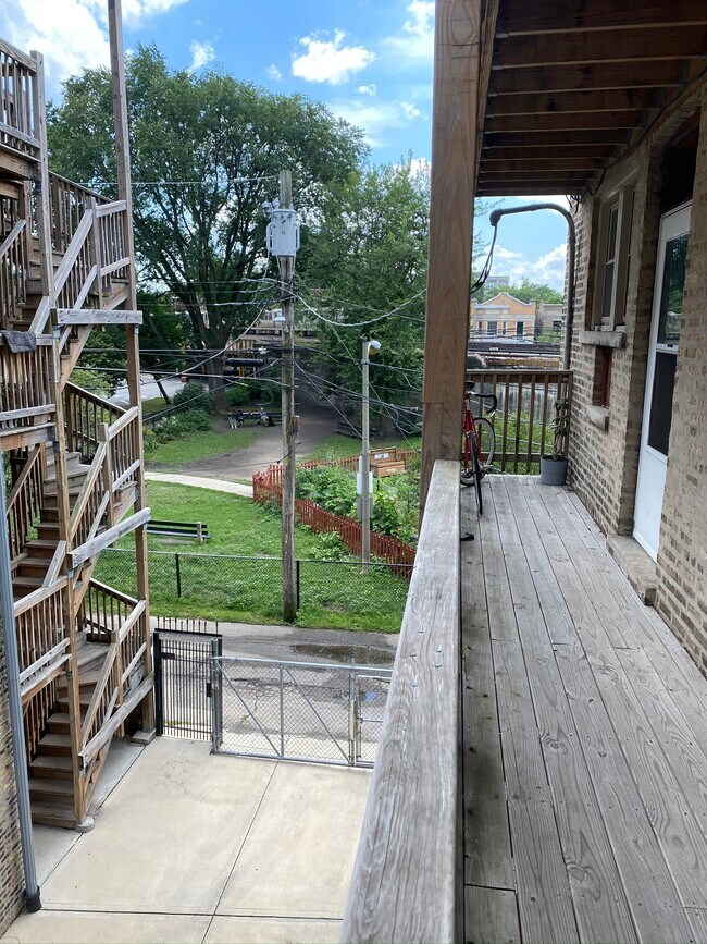 7461 N Ashland Blvd Unit 3, Chicago, IL 60626 Condo for Rent in Chicago, IL