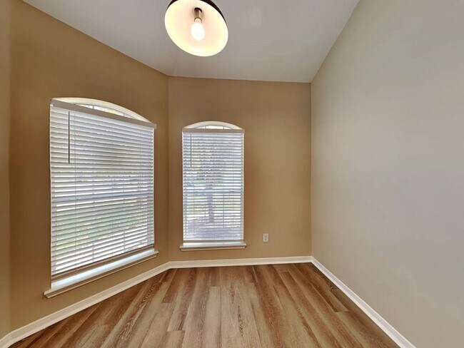Building Photo - 12143 Landsdown Ridge Way