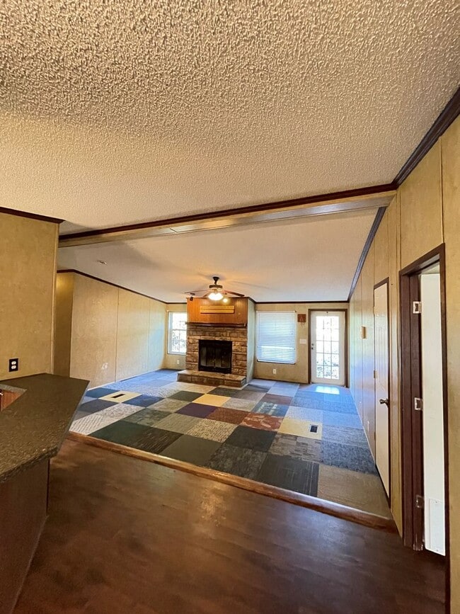 Building Photo - 3 bedroom 2 bath mobile home, LARGE, 1.33 ...