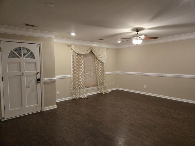 Foto del edificio - 460 Paxton Pl