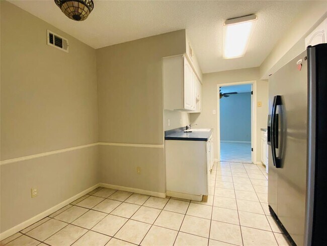 Foto del edificio - 14224 Misty Meadow Ln