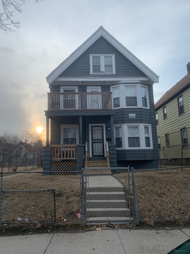 Building Photo - 3205 N 13th St