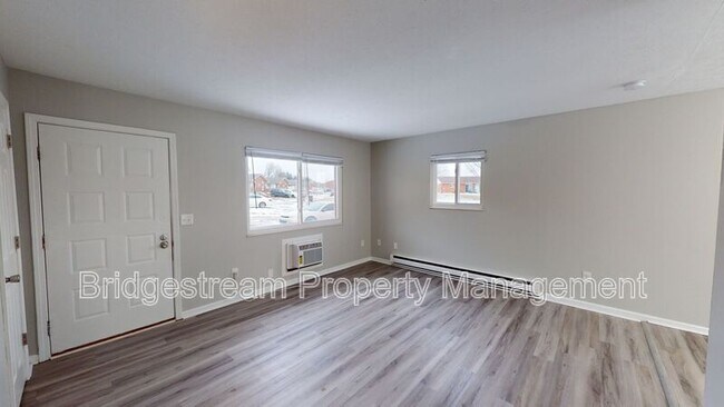 Foto del edificio - 4644 Waynedale Cir