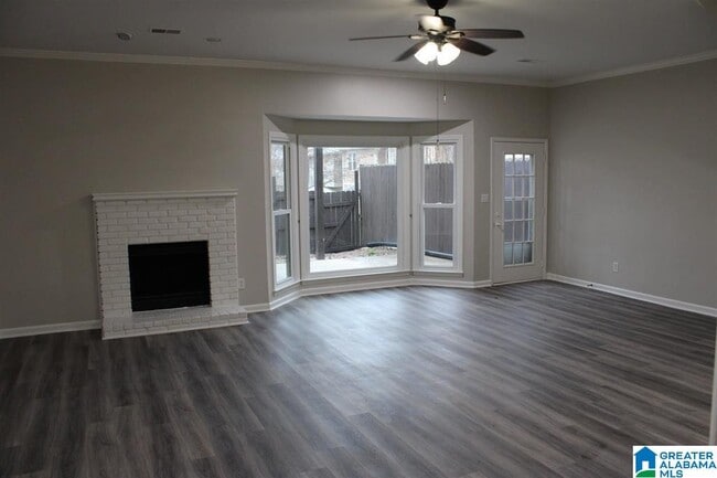 Foto del edificio - 805 Hillsboro Ln