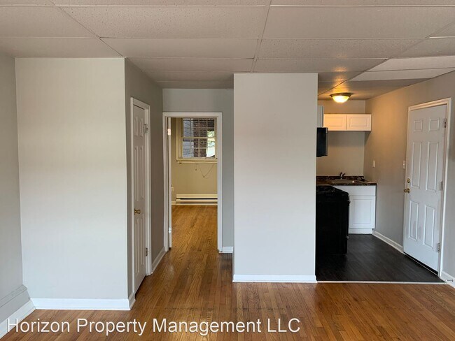 Building Photo - 914 N Charles St