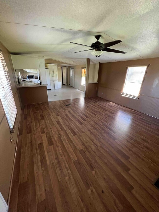 Foto del edificio - 2413 Salmon St