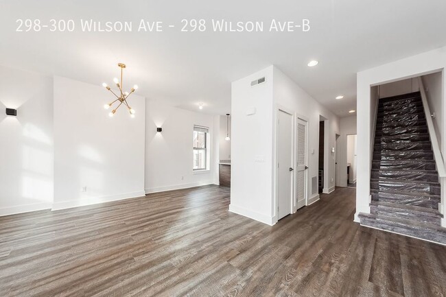 Building Photo - Luxury 2 Bedroom in Franklin Park