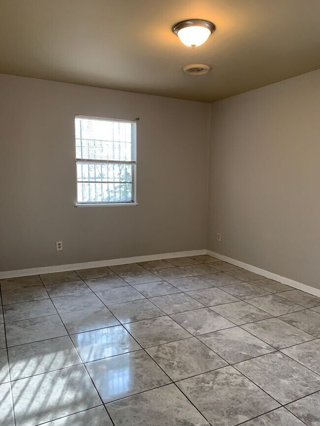 Foto del edificio - HUD Friendly 4 Bed 2 Bath Completely Remod...