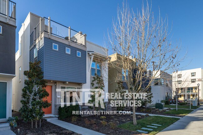 Foto del edificio - Pristine Condo with Rooftop Deck Located i...