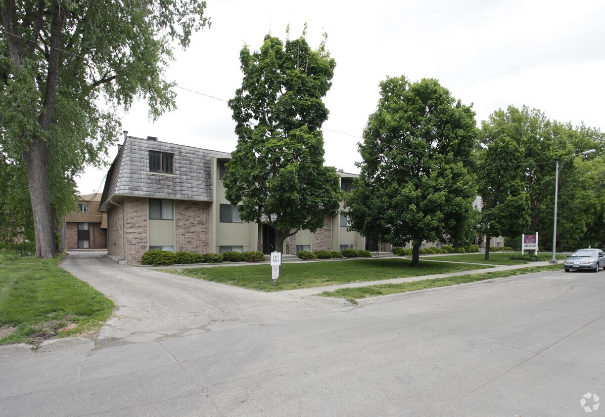 Foto del edificio - 8324 California St