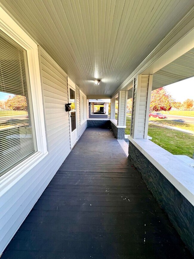 Building Photo - Non-Refundable & Security Deposit Total: $...