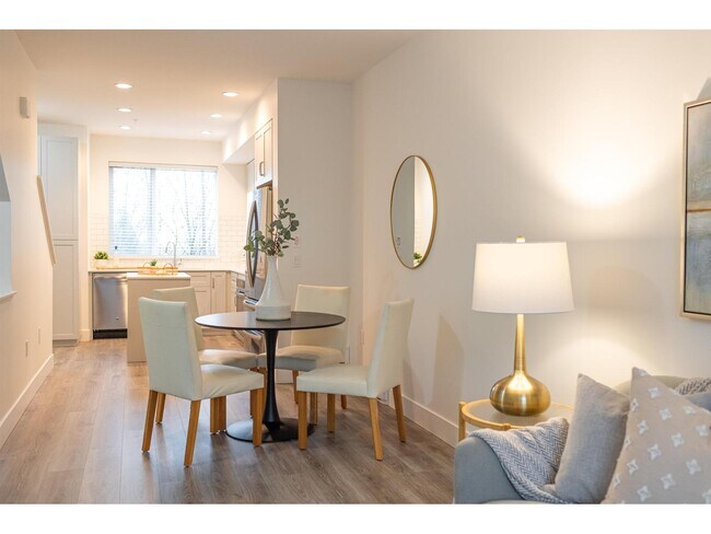 Photo du bâtiment - 15775 Mountain View Dr