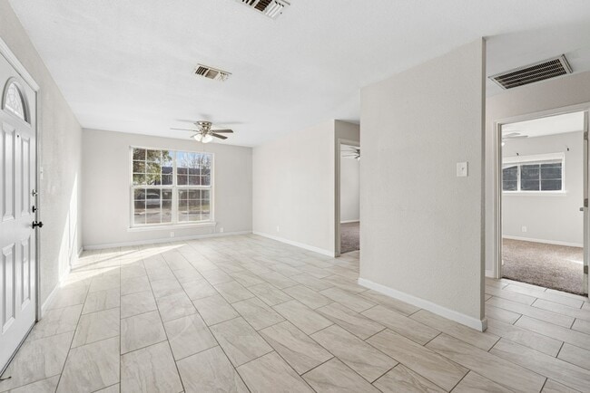Foto del edificio - 915 Stonegate Dr