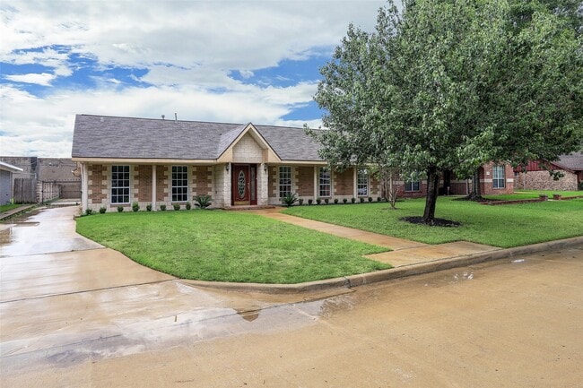 Foto del edificio - 4315 Woodvalley Dr