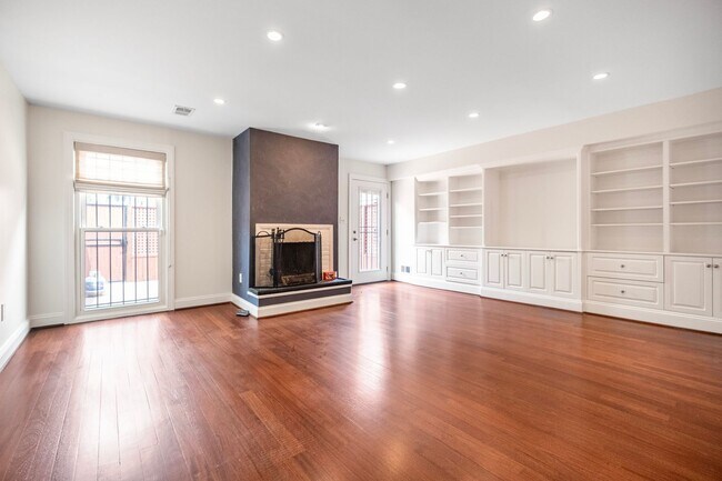 Foto del edificio - Lovely 3 BR/2.5 BA Townhome in Logan Circle!