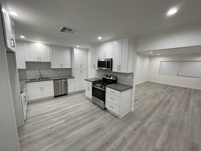 Foto del edificio - 2305 N Naomi St