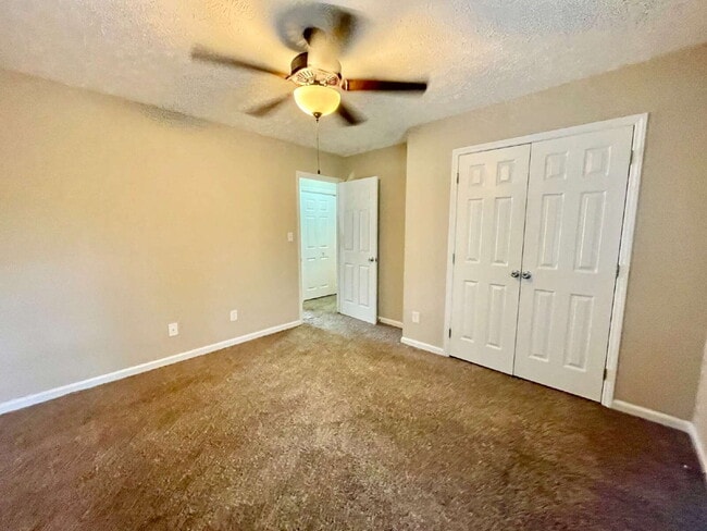 Building Photo - Charming 3-Bed Haven With 2.5 Baths In Fayetteville