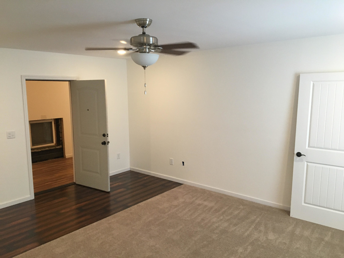 Foto principal - 119 W Packer Ave