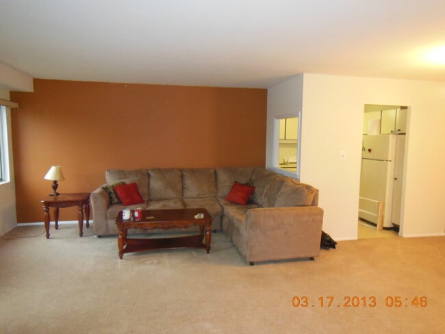 Building Photo - 1 Bed & Den -  All Utilities included