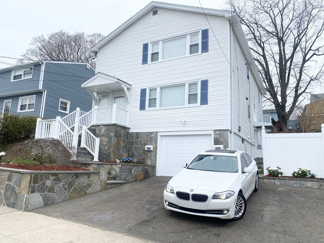 Primary Photo - 504 Merritt St