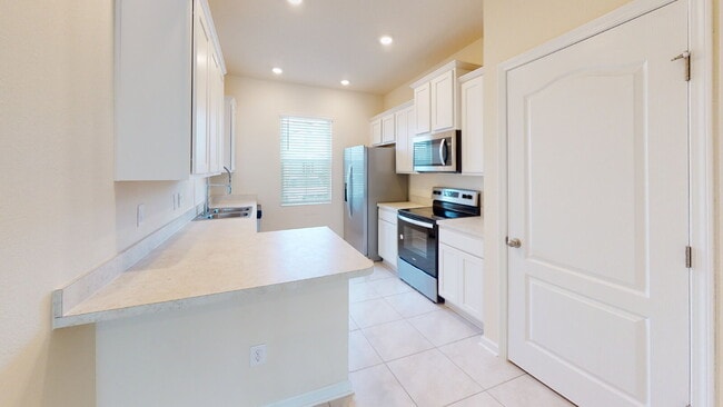 Foto del edificio - "Charming 3-Bedroom Townhouse Retreat on Oak Mill Road – Spacious 1308 Sq Ft with 2 Full Baths in...