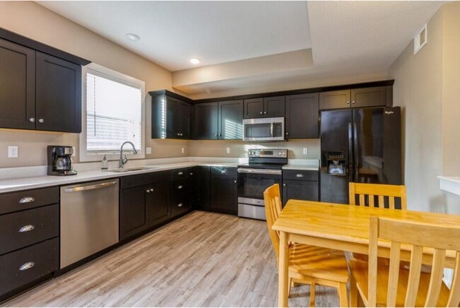 Foto del edificio - 112 Wilder Pl