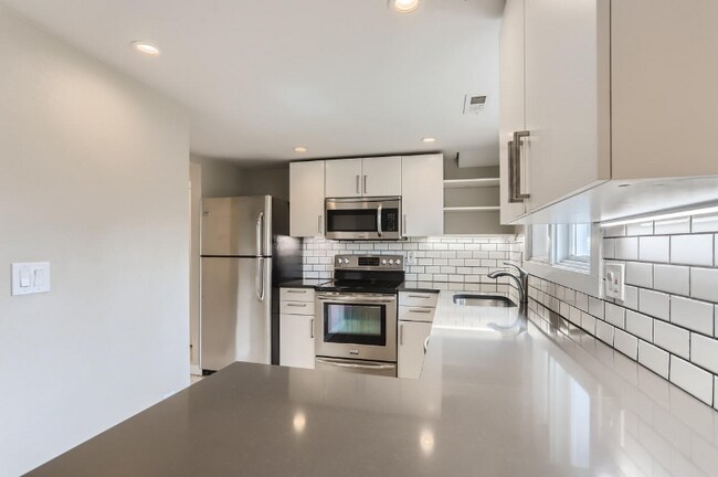 Building Photo - 2340 Folsom St