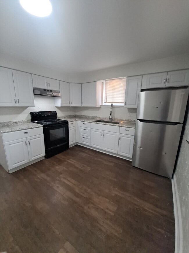 Building Photo - 700 Ridgeside Pl
