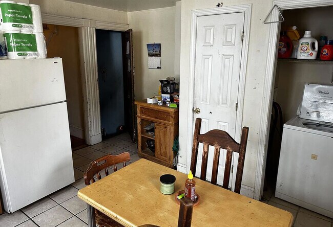 Building Photo - 40 Hooker St