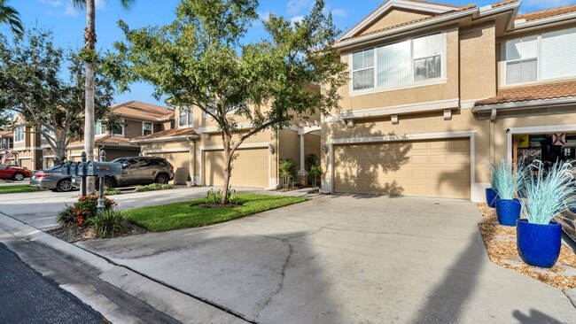 Building Photo - Spacious, light, bright 2 Master BR, 2-car...