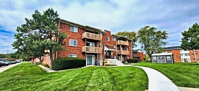 Foto del edificio - Modern 2-Bedroom Apartments in Crown Point, IN – Pet Friendly!