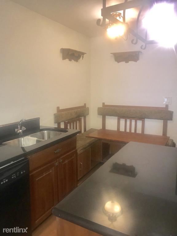 Building Photo - 5 br, 3.5 bath Townhome - 1906 Eastern Ave