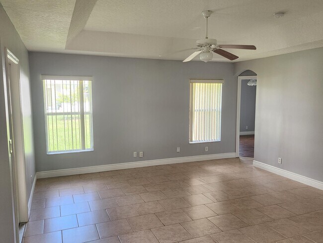 Foto del edificio - 425 SW McComb Ave