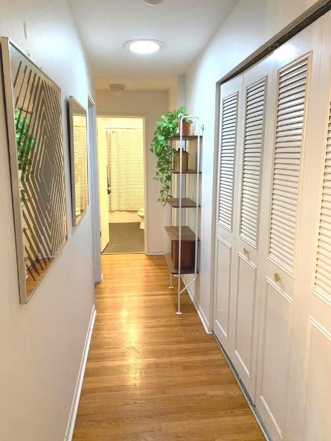 Building Photo - 711 Austin St