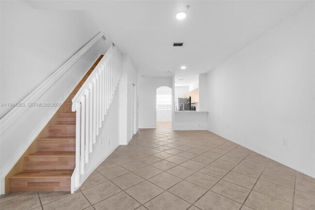 Foto del edificio - 5670 NW 116th Ave