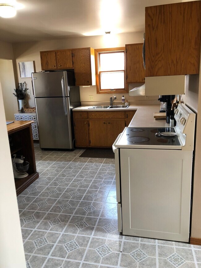 Kitchen - 800 Monroe St