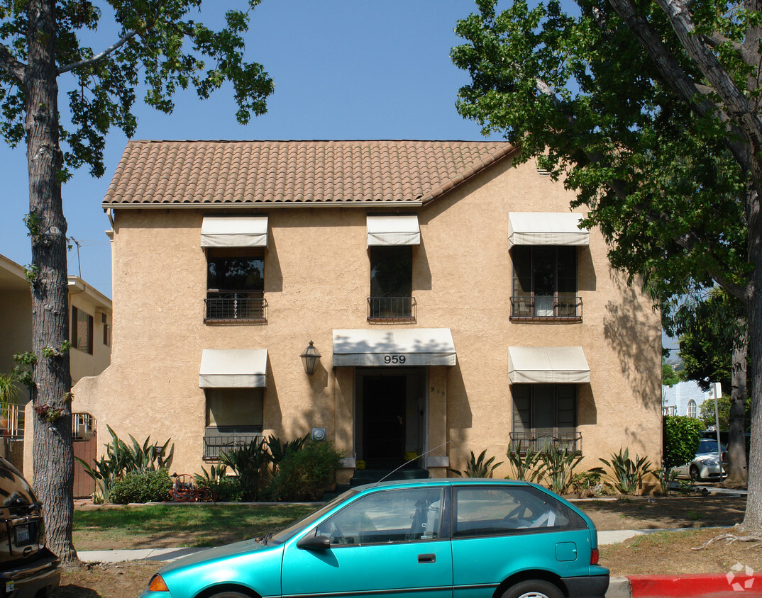 Building Photo - 959 N Croft Ave