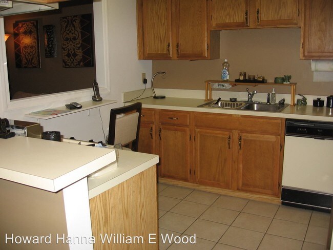 Building Photo - 2100 Queen Annes Ct