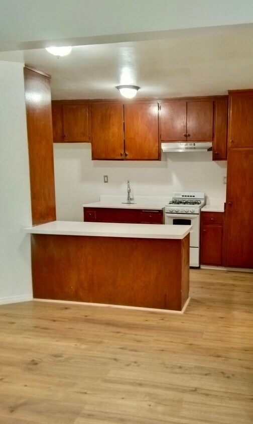 Foto principal - 6416 Woodley Ave