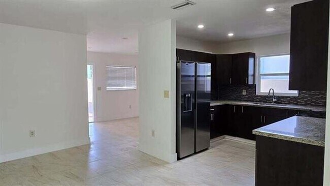 Foto del edificio - 2728 SW 5th St