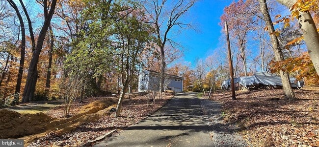 Foto del edificio - 7613 Locust Ln