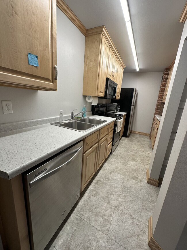 Foto del edificio - Exciting 3 Bed 1 Bath close to UWEC!