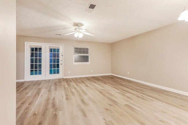 Foto del edificio - 3560 Satellite Blvd