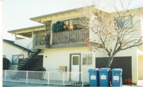Building Photo - 4577 Pearl Ave