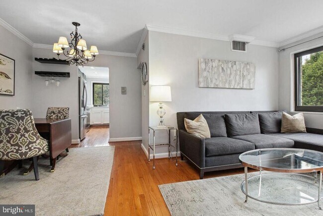Foto del edificio - 3815 Davis Pl NW