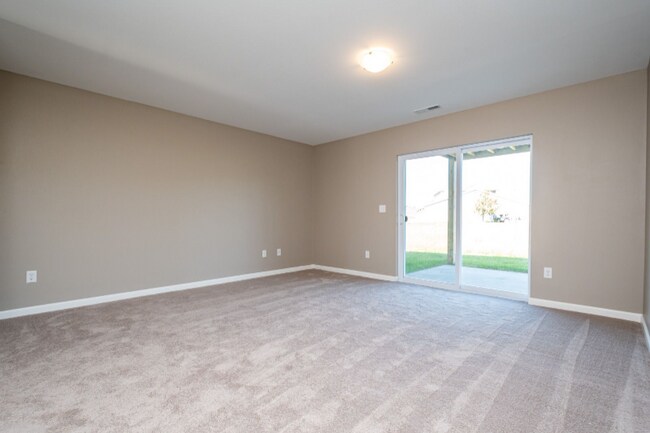 Building Photo - 381 Redwood Ct